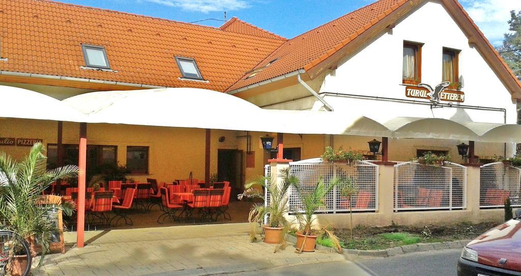 Hotel Turul Etterem Es Panzio Kaposvár Exterior foto